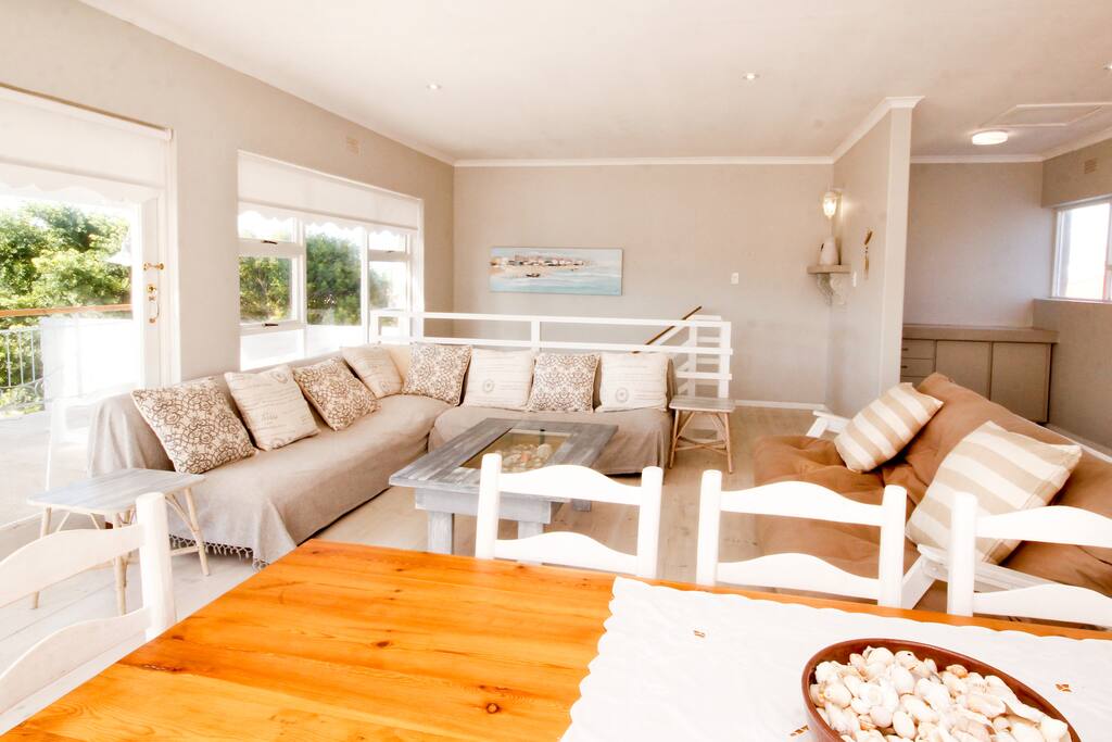 Lounge upstairs