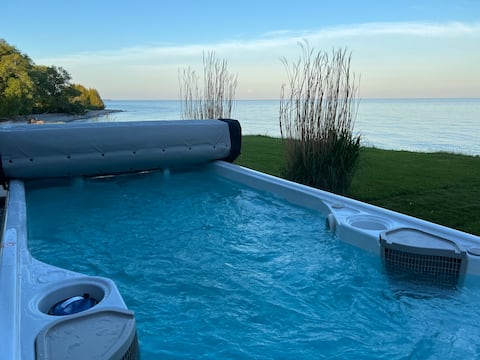 Cobourg Paradise - Lakehouse w/ Hot Tub