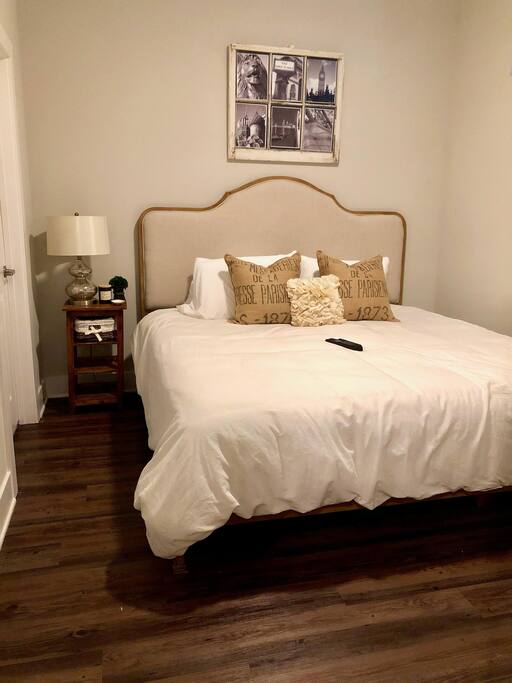 Bedroom (King Bed)