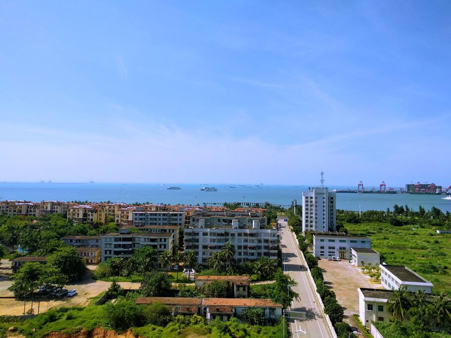 闲坐客厅,观远处船来船往