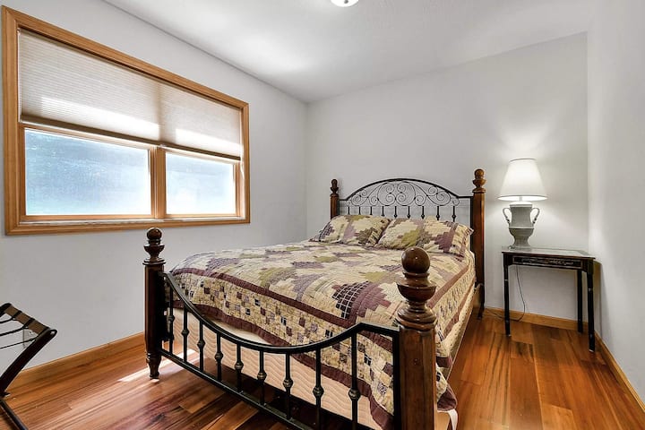 Downstairs bedroom equipped with queen bed.