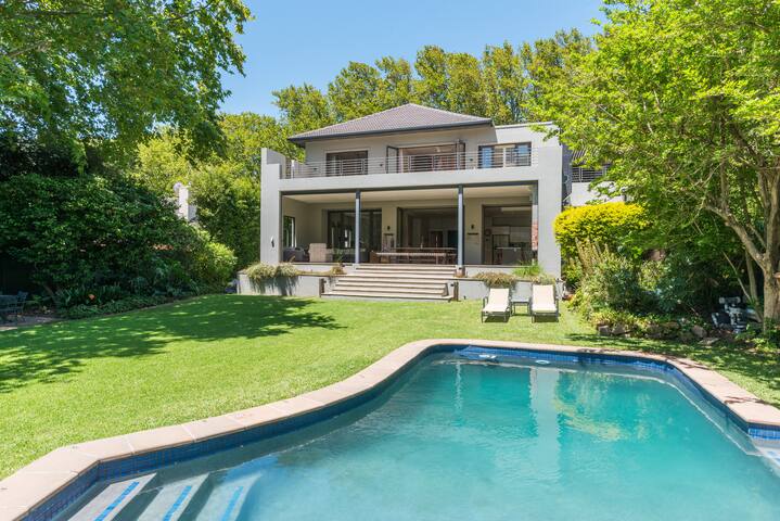 Beautiful spacious family home in prime location. gallery image 2