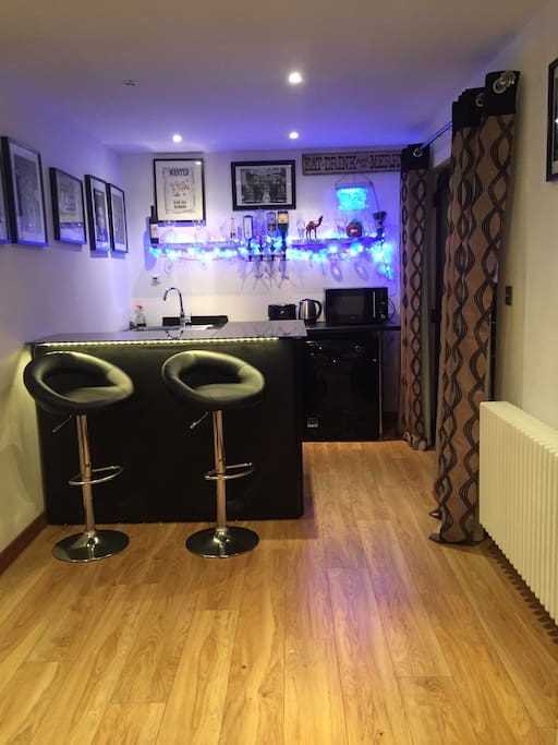Bar Area & Kitchen