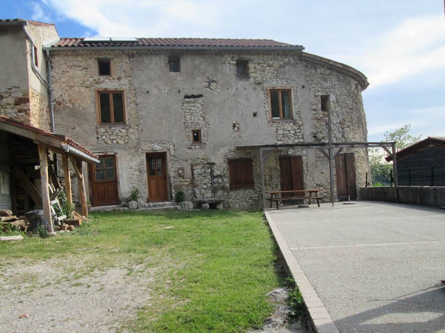 Facade sud et terrasse.