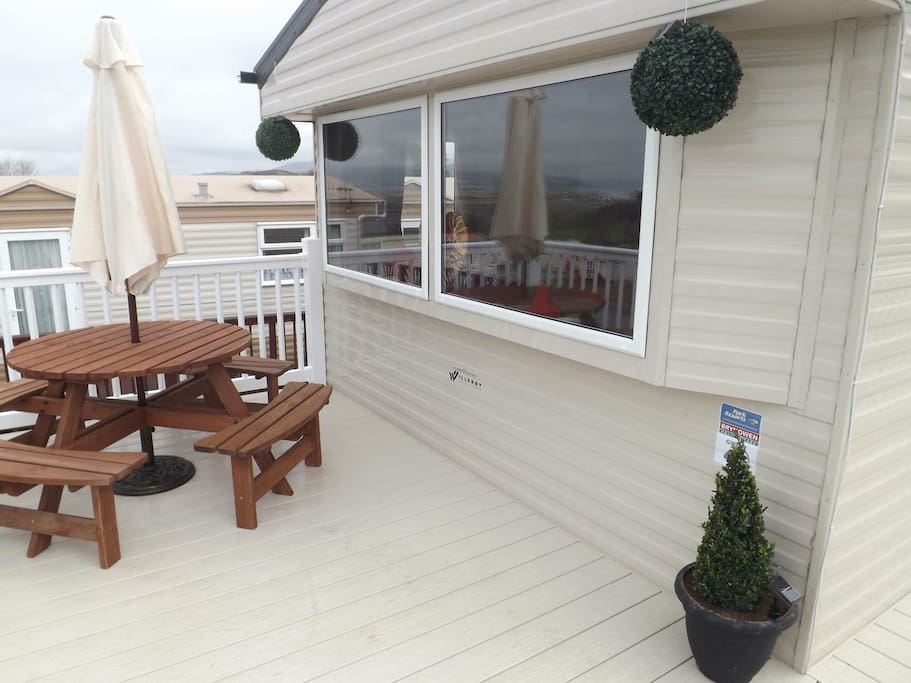 Decking area with outdoor seating