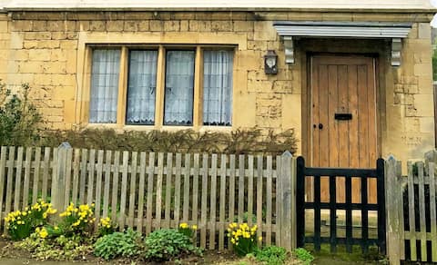 Stylish cottage in the heart of the Cotswolds AONB