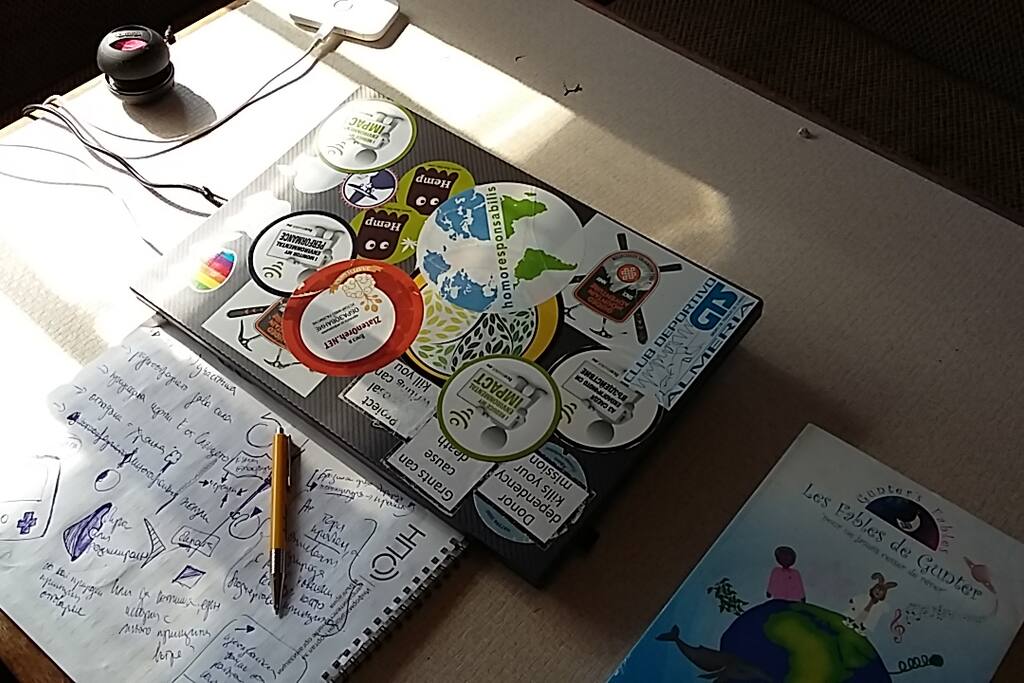 desk/food table