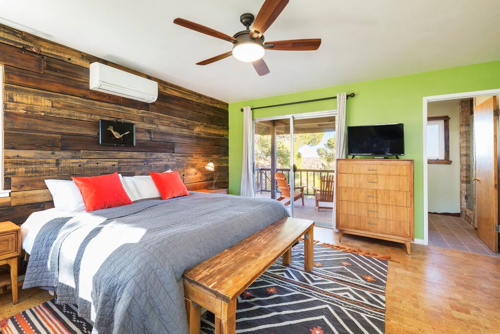 Upstairs Master bedroom with private en-suite bathroom