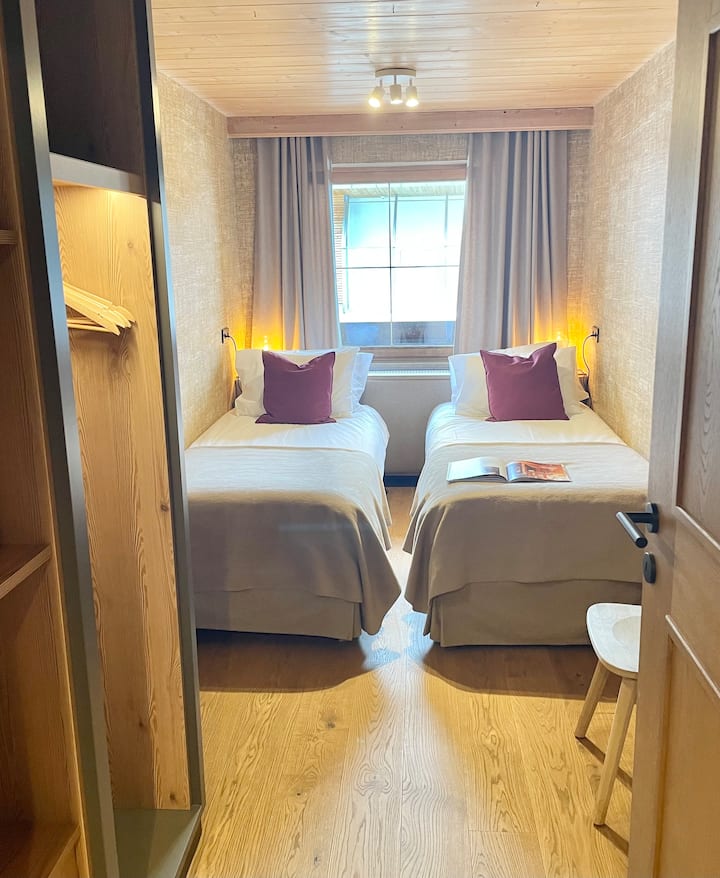 Both bedrooms can have either a King bed or two single beds : let us know what you prefere. 