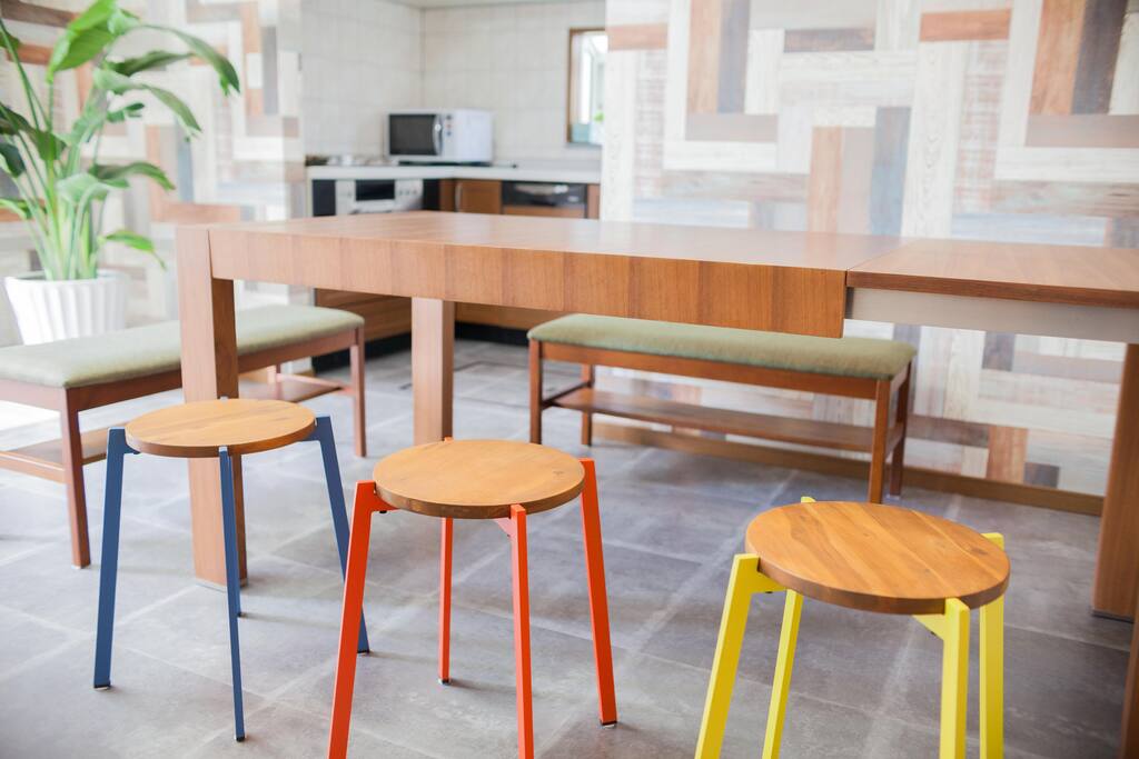A dining area