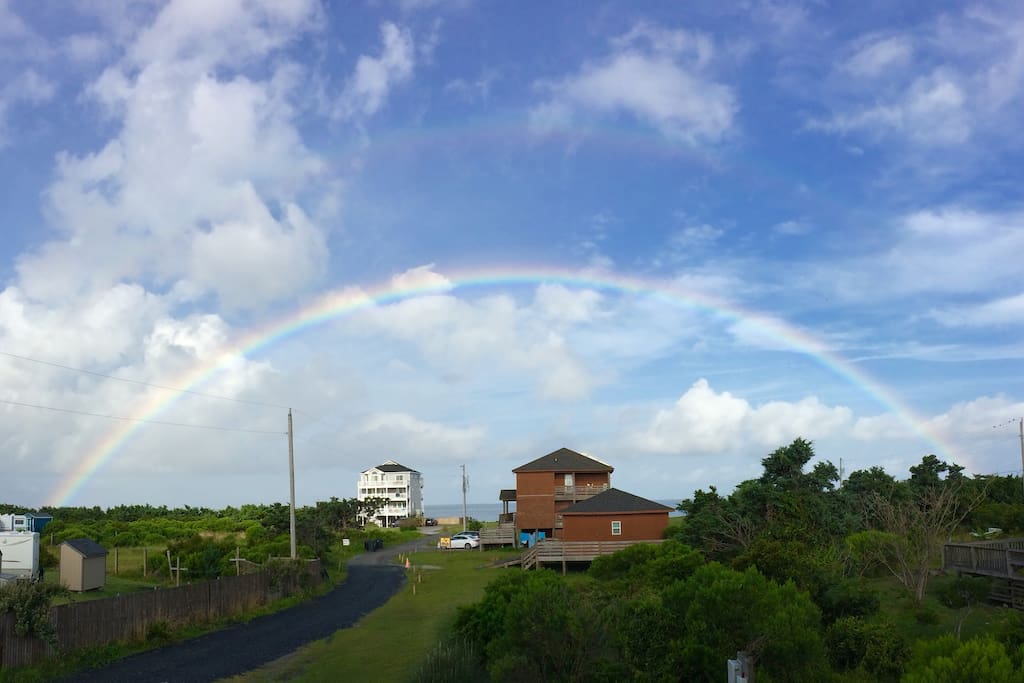 The view westward (yea, there's always a rainbow). Sound access is only a minute walk.