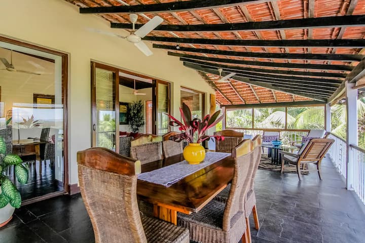 Dining area image 2