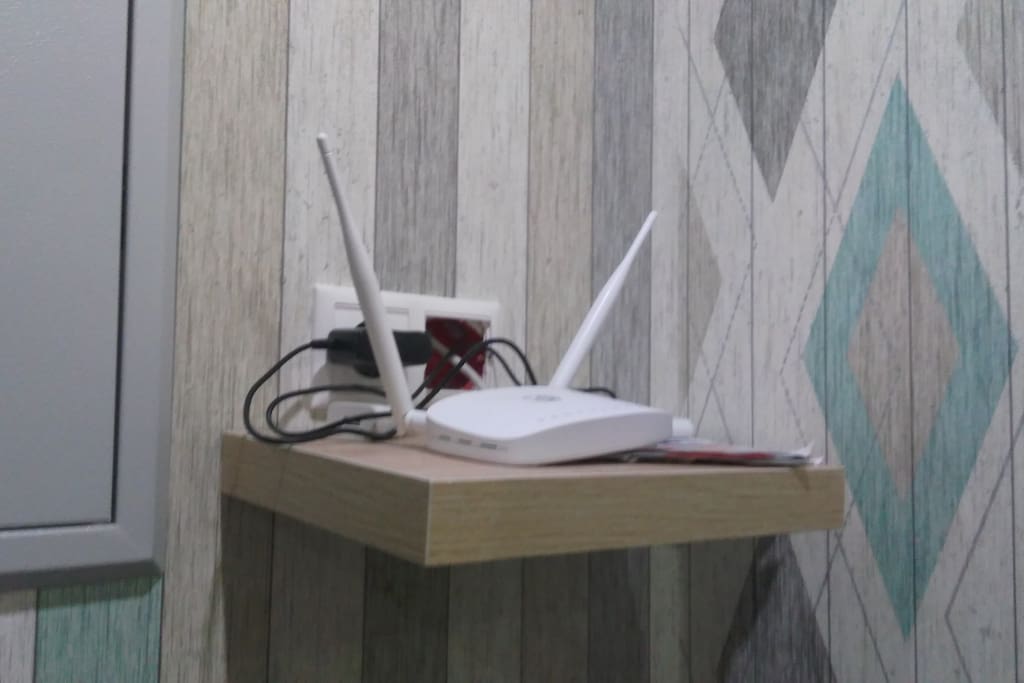 В квартире есть WI-FI. The apartment has a WI-FI.