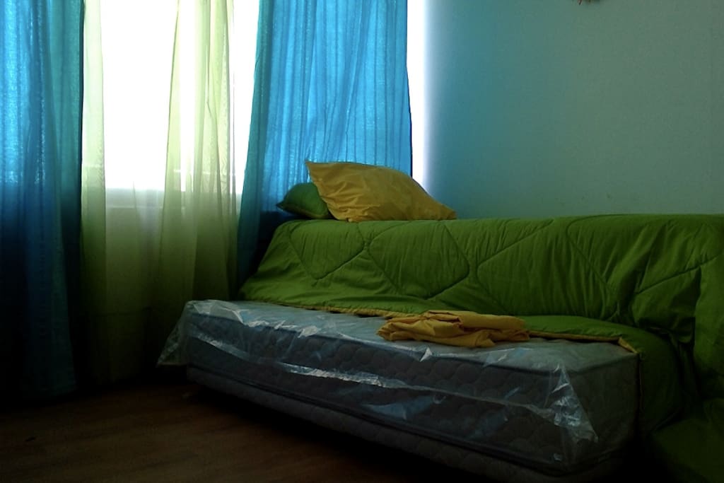 pieza con cama nido, tranquila, bella vista.