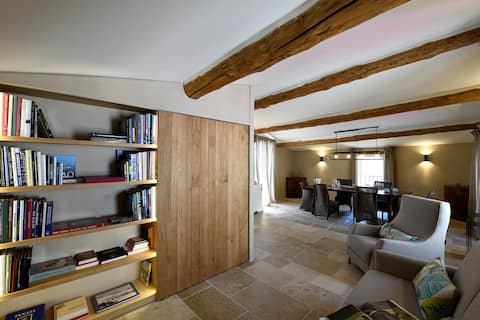 Annonce Airbnb populaire: The best view in the beautiful village of Gordes ! à Gordes
