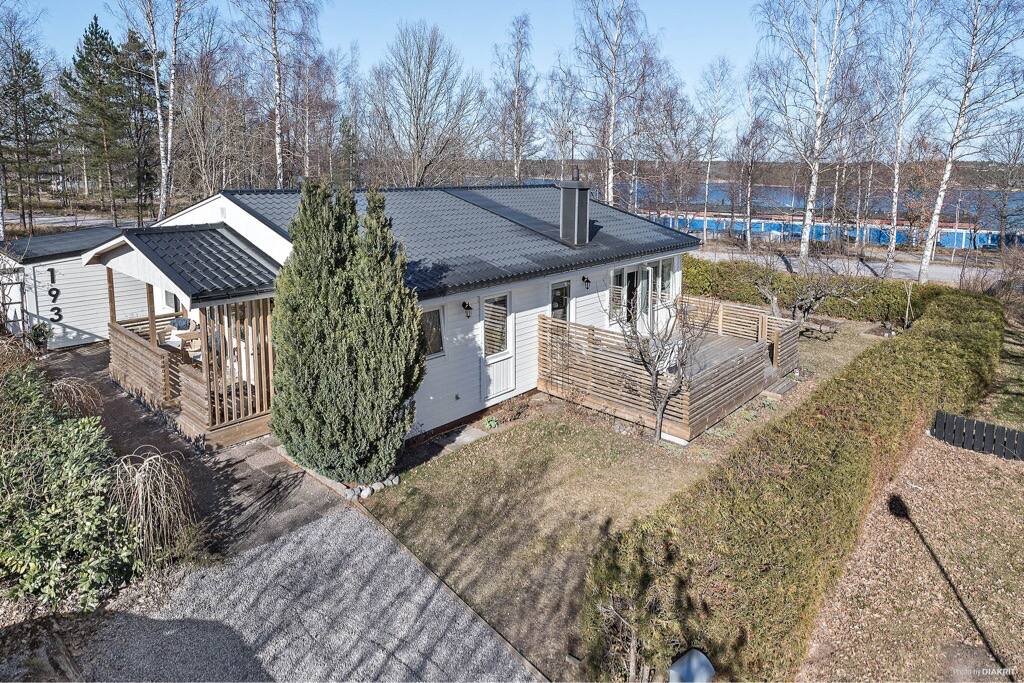 Ingång till huset samt altan