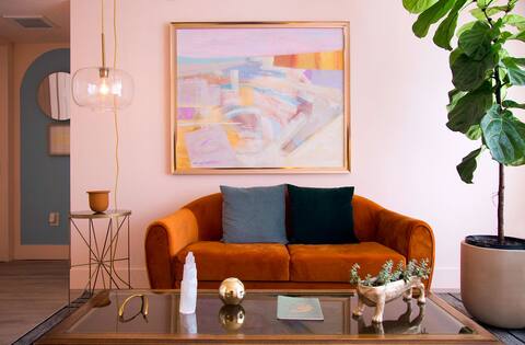 Eclectic Modern 2/2 Apt - WeAreGrateful