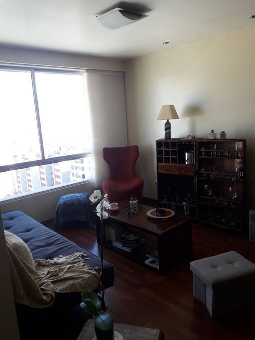 sala con vista a Quito