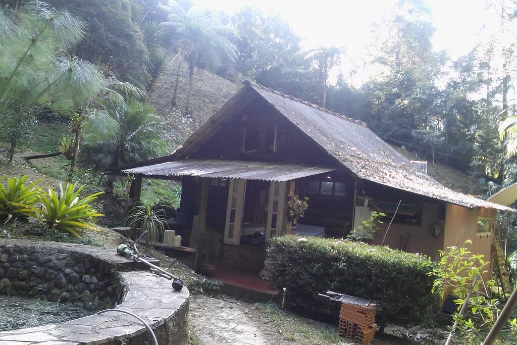 Chegada da casa, após portão d pedestre, passando a piscina!