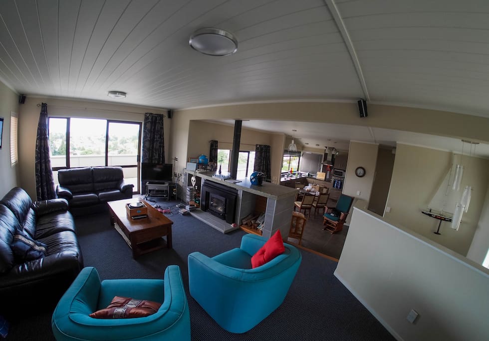 Open plan lounge, dining and kitchen
