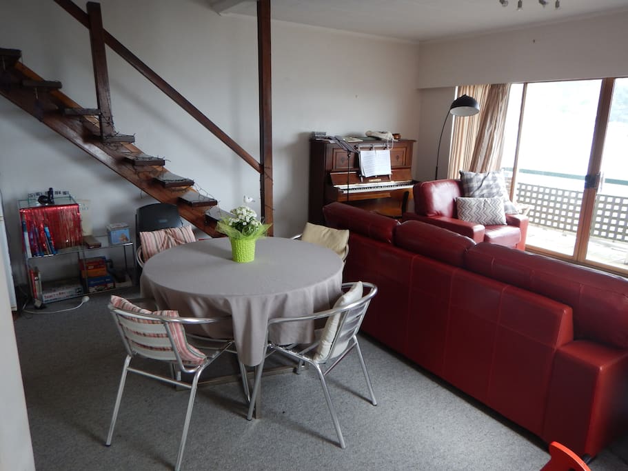 Dining/sitting area