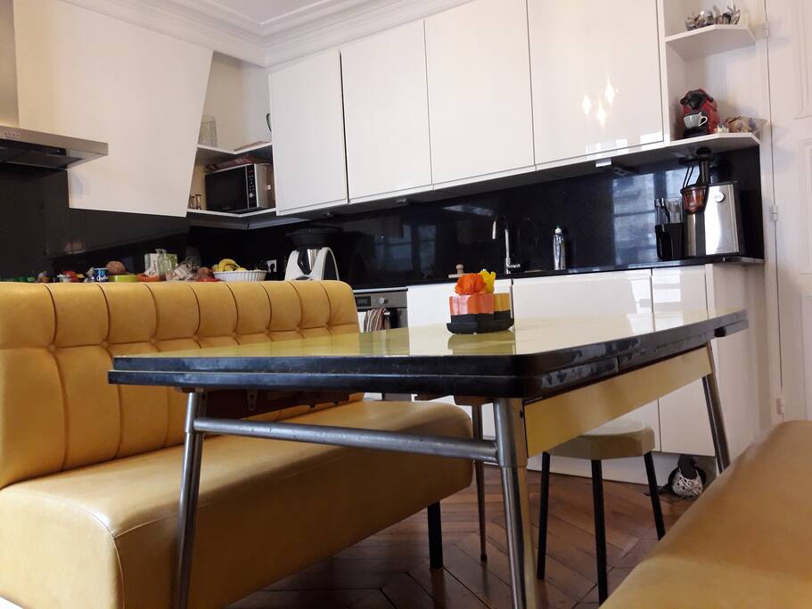 Yellow/black Kitchen