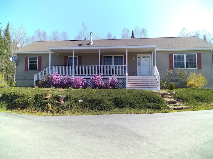 The LedgeLarge home with direct snowmobile access Houses for Rent in