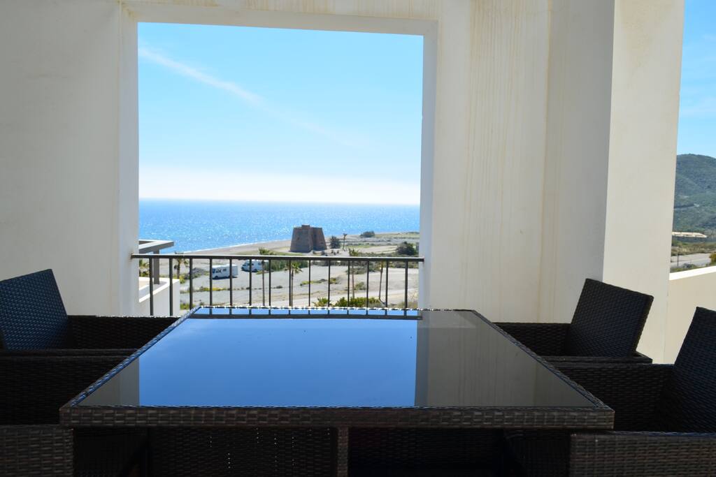 Terraza con vistas a la playa