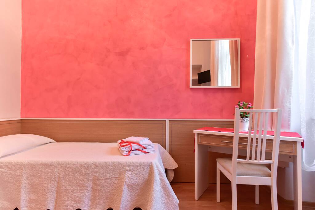 camera singola con bagno condiviso