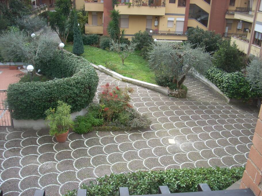 Vista dal terrazzo, area condominio