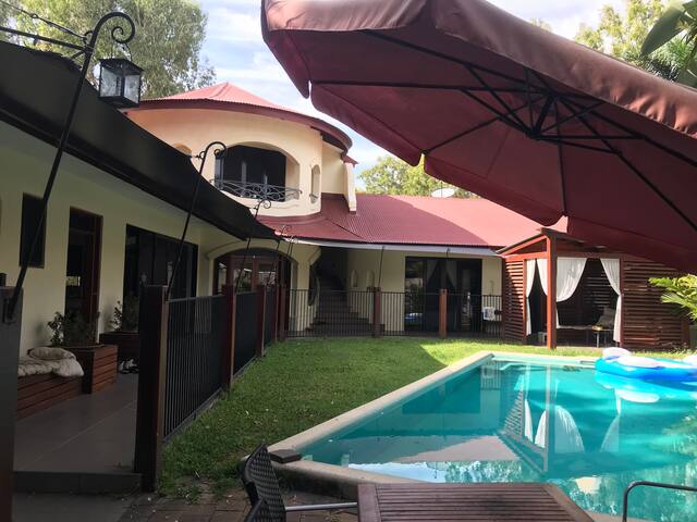 Port Douglas . "The Hacienda" .