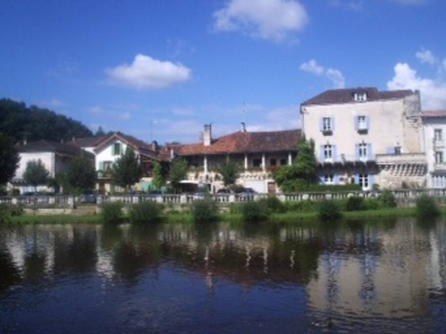 By the side of the river Dronne