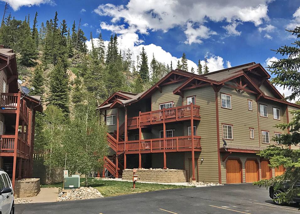 Ground-floor unit in a quiet, peaceful setting.
