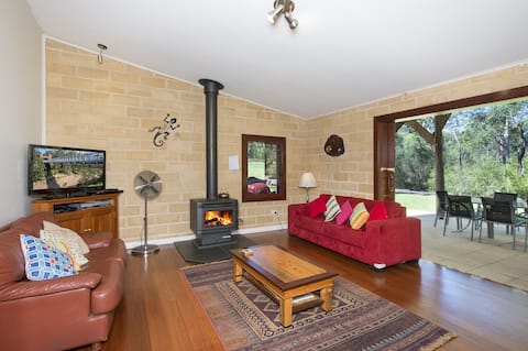 Successful Airbnb property: Unique, eco-friendly, rural house in Kangaroo Valley