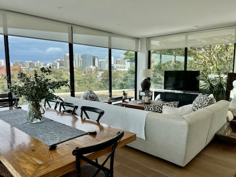 Popular Airbnb listing: Sub-Penthouse w/ Views Near Bondi and Double Bay in Sydney