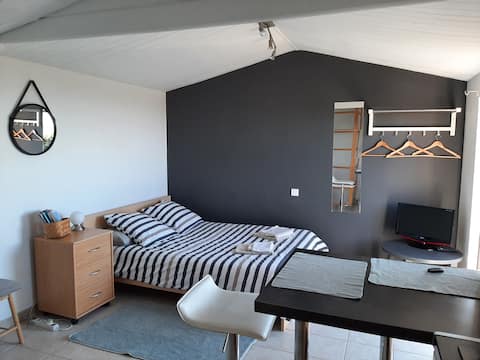 Annonce Airbnb populaire: INDEPENDENT CHALET; PANORAMIC VIEW à Tourrettes Sur Loup