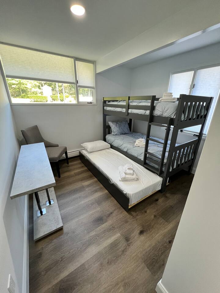 Krevet na kat i pomoćni krevet