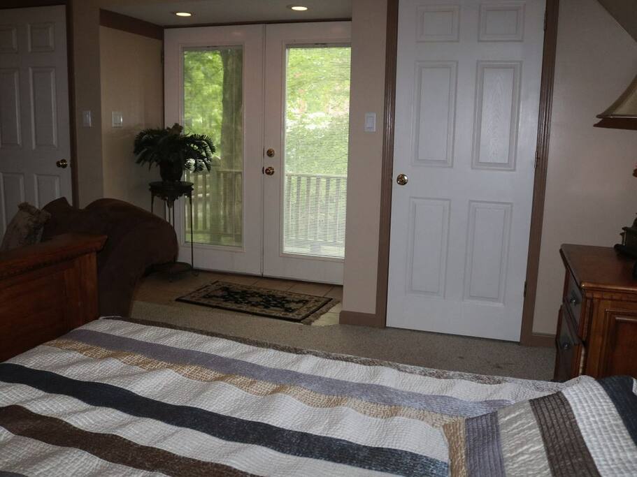 Independent entrance to second floor