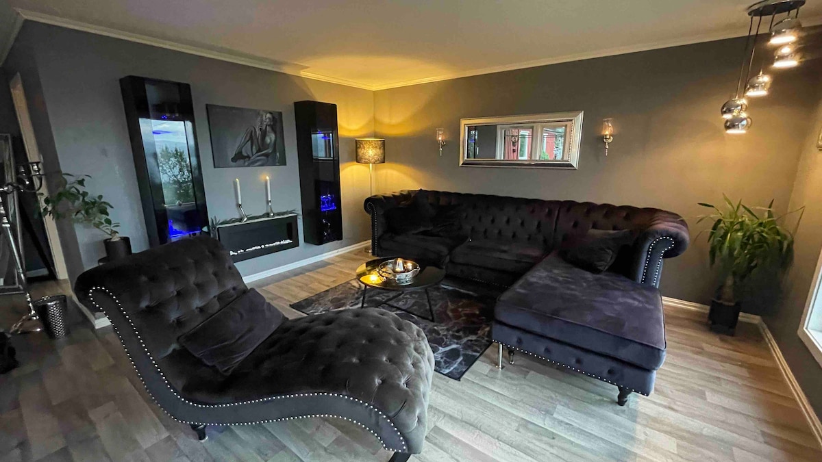 Მისაღები ოთახი სახლში.