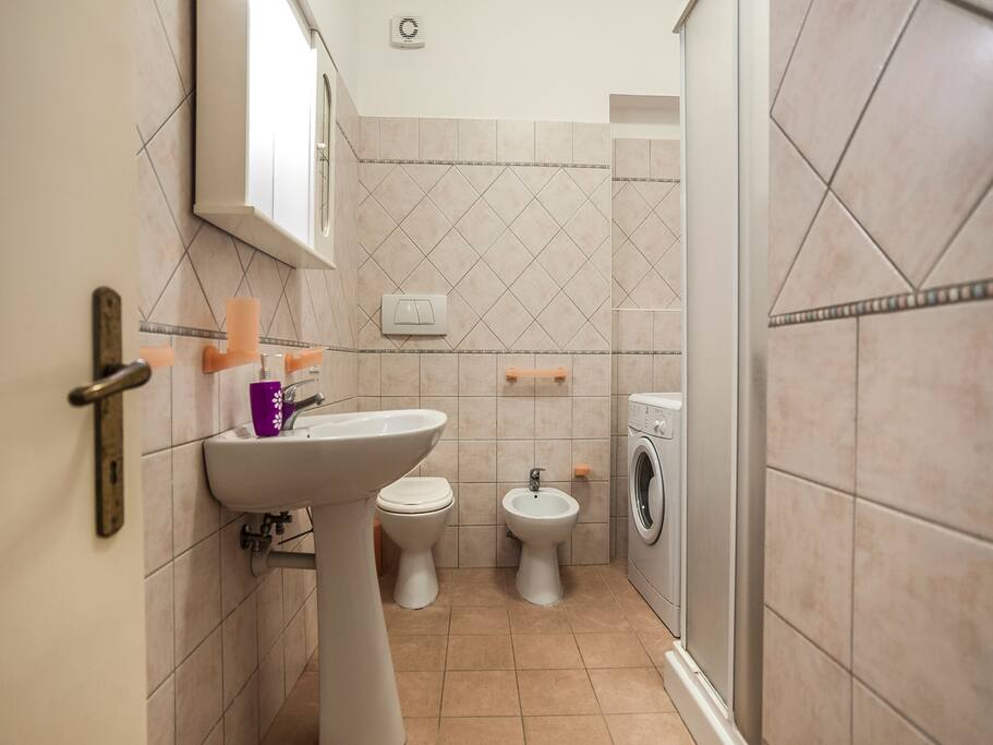 1° bagno - 1 BATHROOM
