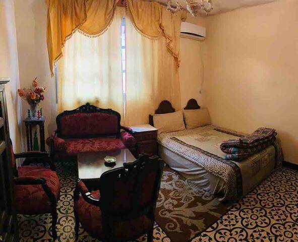 Spacious bedroom near City & beach