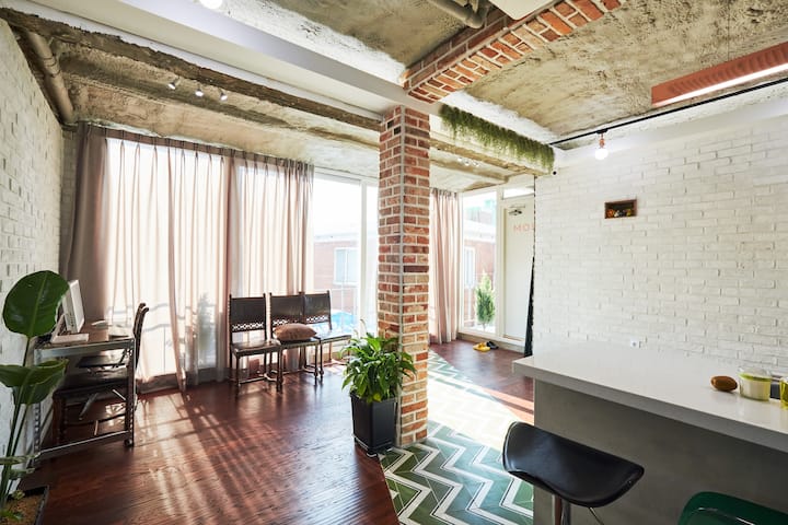 M.O.S.C. Itaewon - Bright, newly renovated house