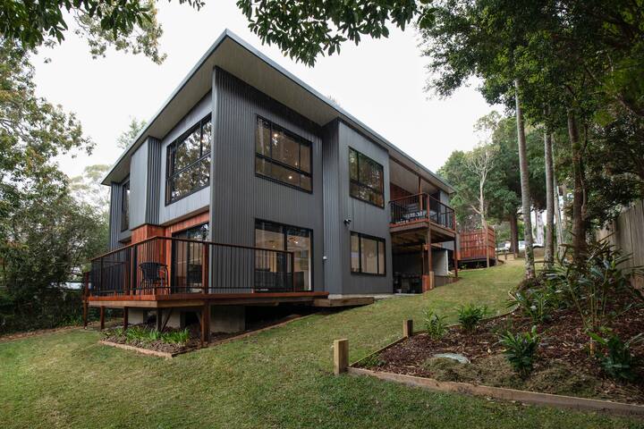Springbrook  25 Lower Apartment