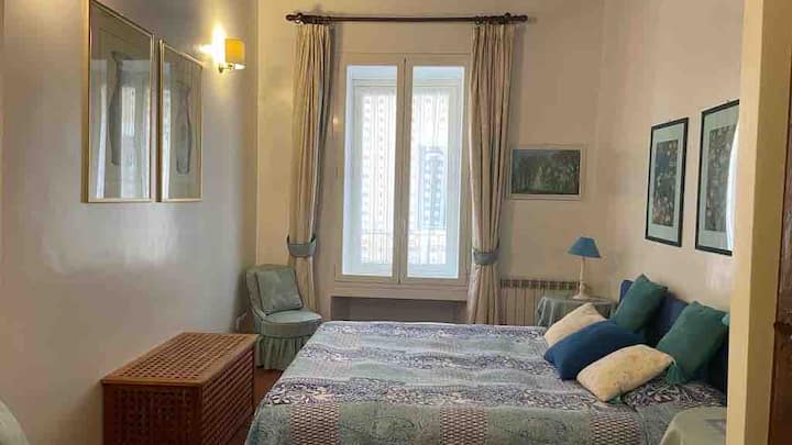 Главна спална соба со двоен веди