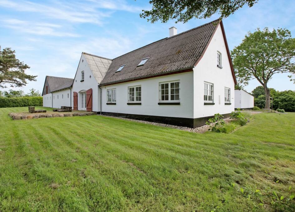 The farmhouse and the second terras near the living room