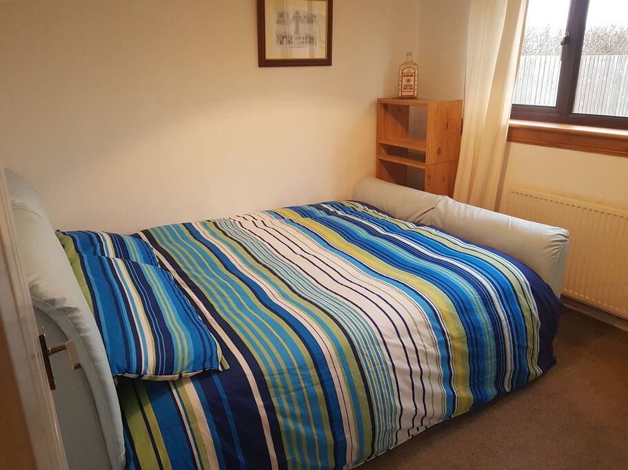 Guestroom has a kingsize bed and the room looks onto my shared garden. In the summer guests can hang washing outside if they wish.