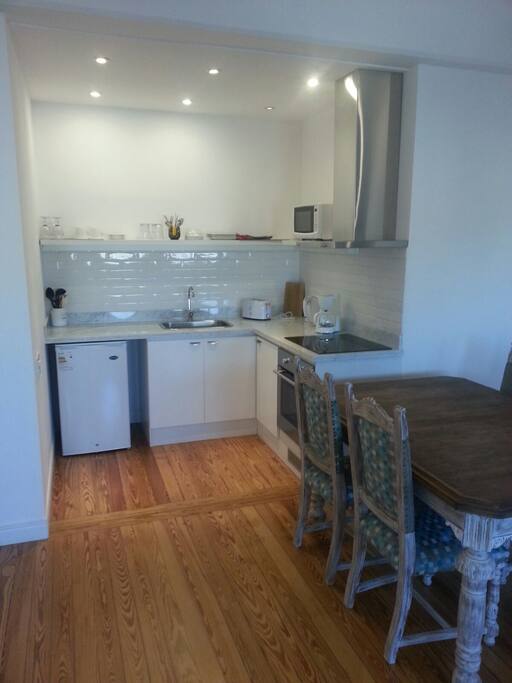 Full kistches and accesories so you can be a gourmet right in your apart.