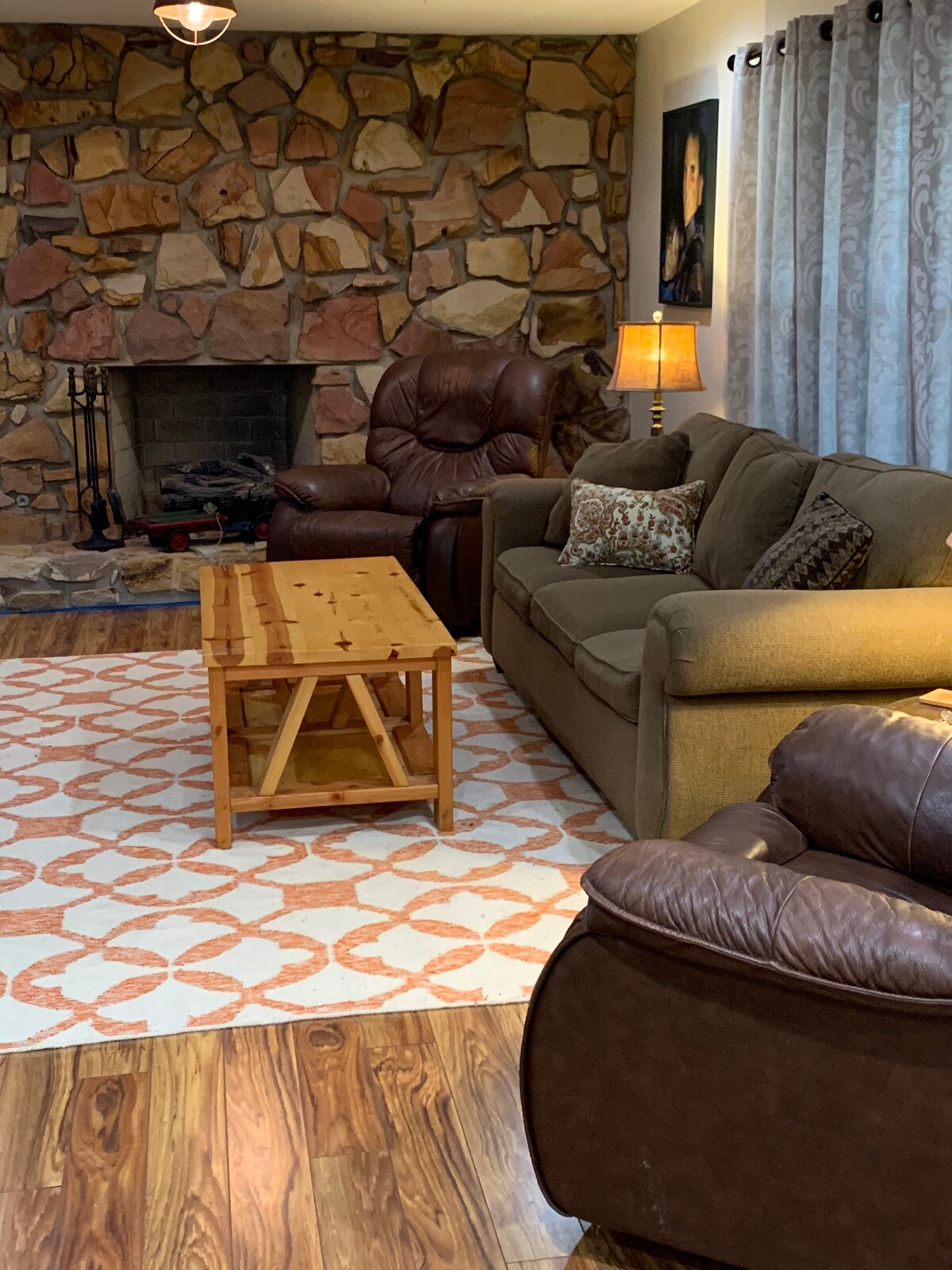 bluegrass living fire pit table on Kentucky Vacation Rentals Homes United States Airbnb