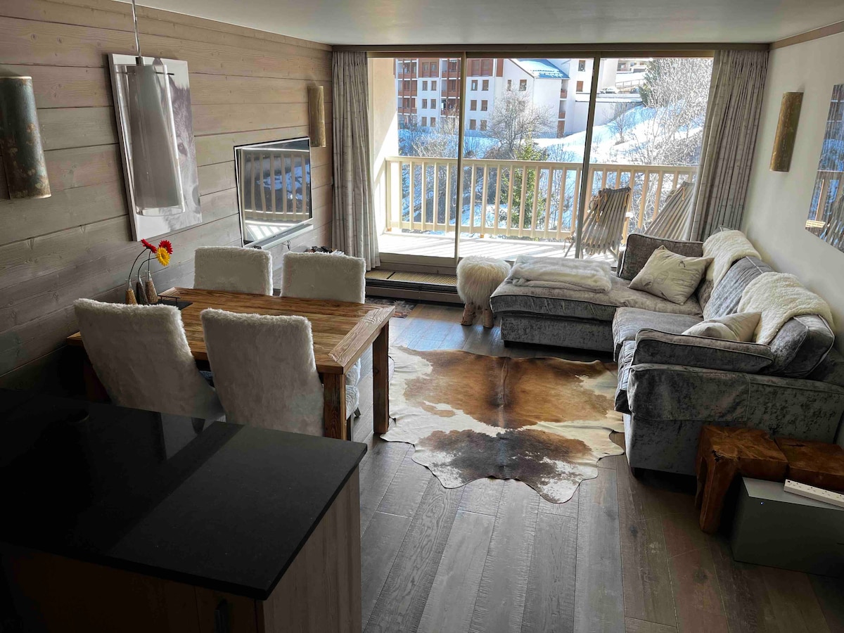 Successful Airbnb property: Chic ski/summer apartment in Courchevel, 3 Valleys in Courchevel