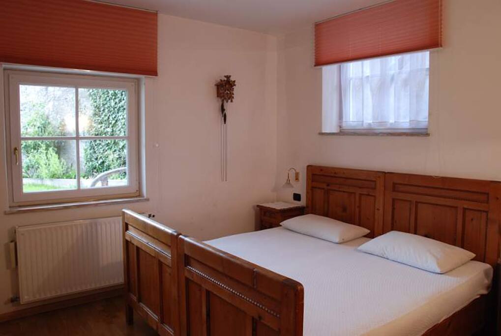 Schlafzimmer 1